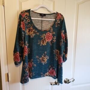 NAIF‎ floral design 3/4 sleeve pullover top 1X